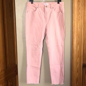 ⭐️HP⭐️ 2/$15 LOFT Modern Skinny Crop with Frayed Legs